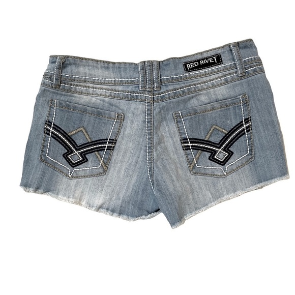 Red Rivet Junior Size 11 Raw Hem Light Wash Blue Jean Shorts Embroidered - Picture 2 of 5